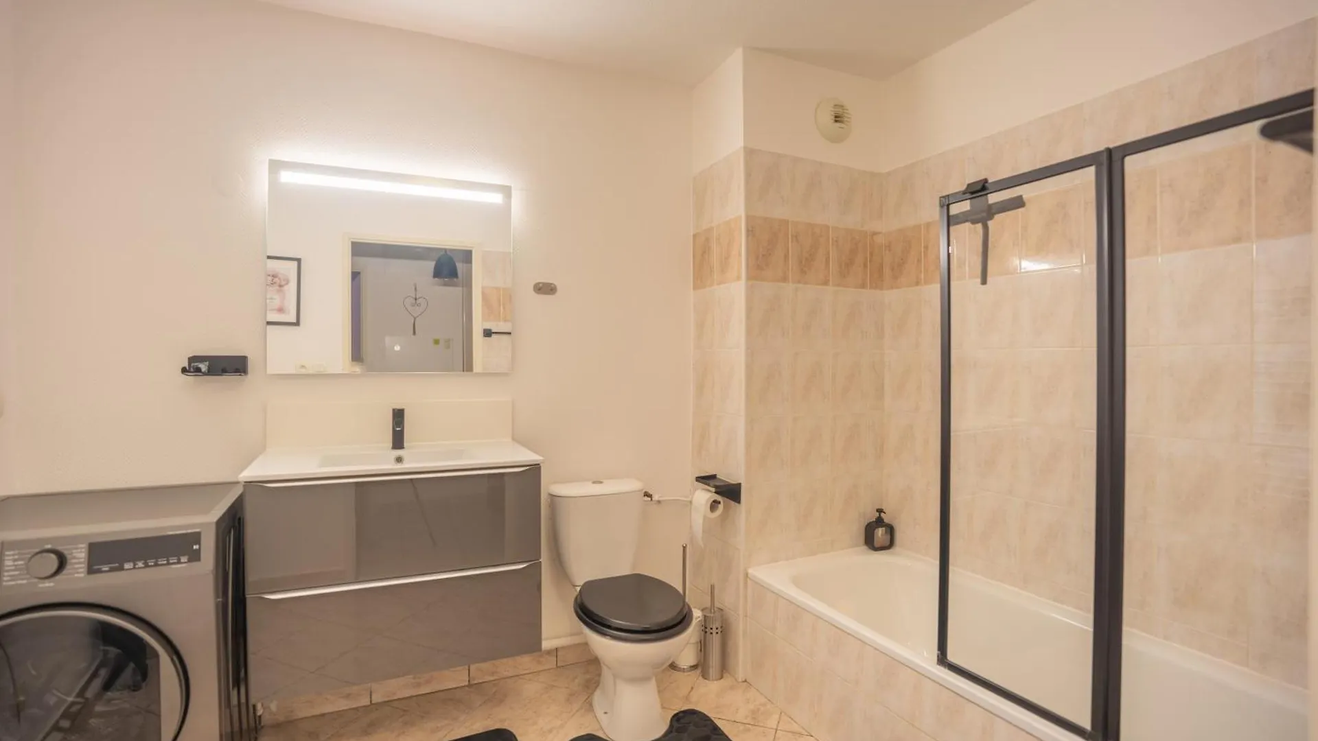 Appartement Tout Equipe A 3 Min Gare Annemasse - Ideal Famille Ou Pro - Parking Inclus Ville-la-Grand 0*,  France